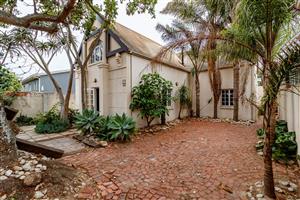 House For Sale in Richmond Hill