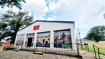 Unlock the Potential of This Spacious Family Home with Investment Opportunities!