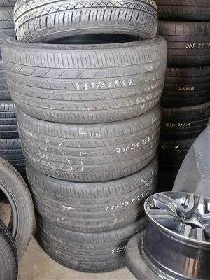 285 35 22 Hankooks ((USED TYRES)