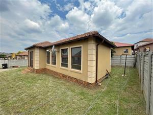 3 bedroom for Rental Cosmo City