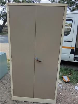 Double door steel cabinet 