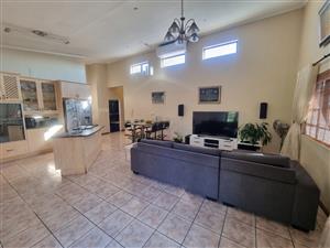 A Beautiful & Spacious (x2) 3 Bedroom House for SALE in Cravenby Estate.