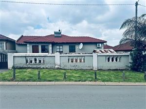 Elegant Family Residence for Sale in Clayville