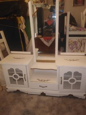 White gold dressing table