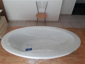 Oval bath