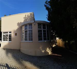 Commercial Property in Uitenhage Central – Live On-Site, Earn Rental Income from Flatlet & Office