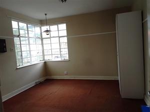 Bedroom to occupy in Orange Grove