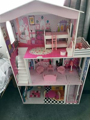 Stunning Doll House(Hamleys) 