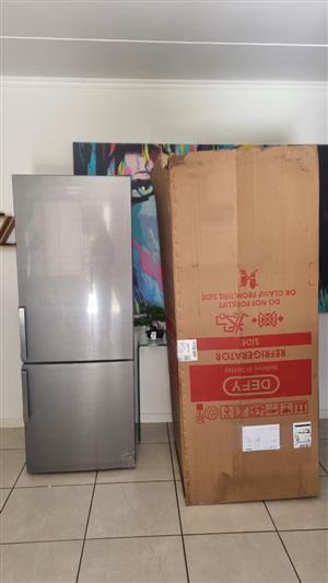 BRAND NEW | Defy 70cm Fridge Freezer DAC704