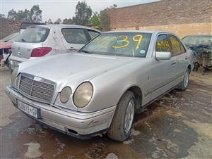 Mercedes Benz E230 W210  automatic stripping for spares 