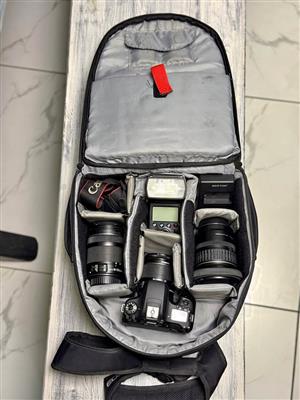 Canon 650D WiFi comes with 3 lenses 3 batteries and charger and speed light and canon camera bag