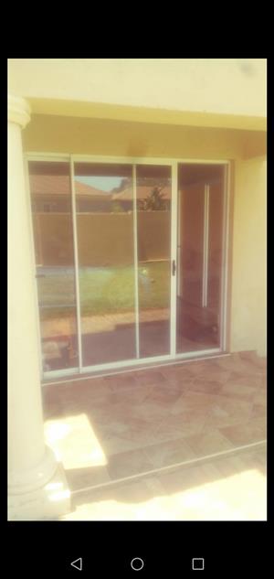 I'm selling 20 window frames with glasses and a sliding door all together for only R6500 