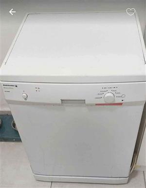 White Kalvinator 2 Extreme Clean KD12WW1 Dishwasher.