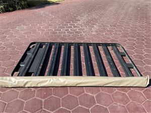 Roof Rack Frontrunner with awning