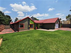 An Elegant 4-Bedroom Family Home , Double garage and Swimming pool ,Where Space, Style & Entertaini