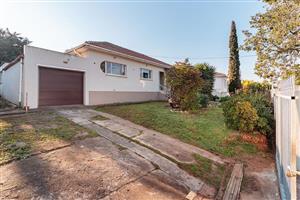 House For Sale in Van Riebeeck Hoogte