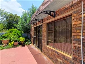 Flora Gardens Family Home And a Beautifully Designed Flat.