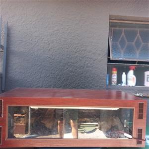 Reptile enclosure 