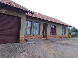 Modern Townhouse Within Walking Distance of Schools & Shops