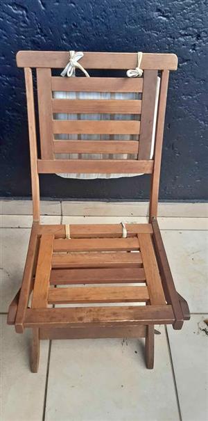 Solid wood patio chair made of teak