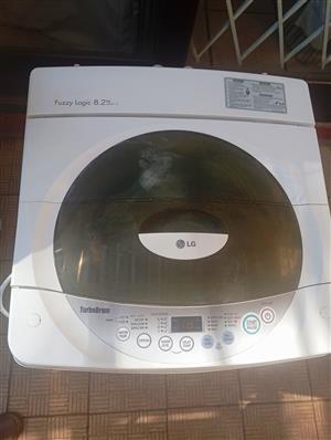 LG 8.2kg WASHING MACHINE