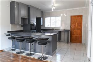 Modern Townhouse & Perfect Location