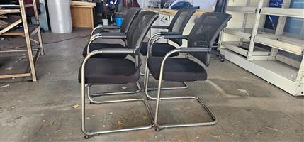 DAUPHIN vistor chairs