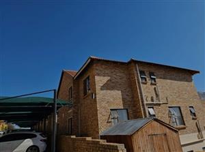 Townhouse For Sale in Winchester Hills