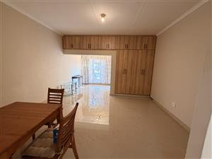 Modern 2 bedroom apartment to let in Laudium for R8000