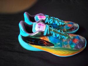 Selling brand new Tekkies ,sneakers bought them from Temu but arrived too big 