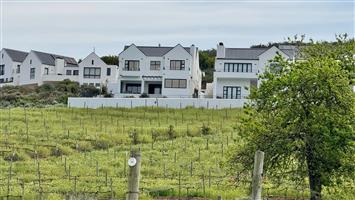 Exclusive Vacant Stand in Prestigious Weltevreden Hills Estate1