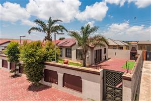 3 Bedroom House For Sale in Protea Glen Ext 13