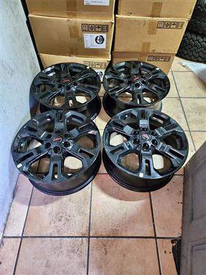 17inch Nissan Navara original mags set 