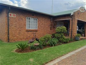 Immaculate 2-Bedroom Townhouse for Sale in Sunair Park!