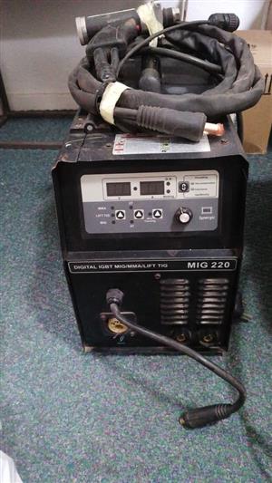 Strike Master Digital IGBT/MMA/LIFT TIG 220 No gas bottle