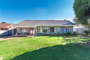 Stunning 3-Bedroom House For Sale in Mindalore, Krugersdorp – Perfect For Family Living!