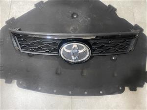 2025 TOYOTA FORTUNER GD-6 RADIATOR GRILLE FOR SALE. IN PRISTINE CONDITION