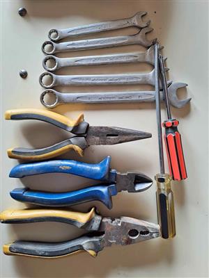 Car tool kit emergency tools