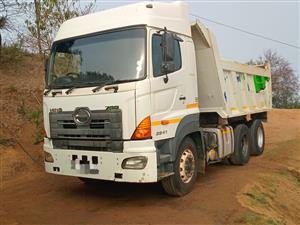 2013 Hino 700 10cube tipper