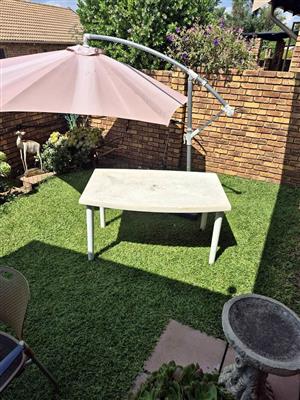 Plastic table with removable legs 1.5m X. 80