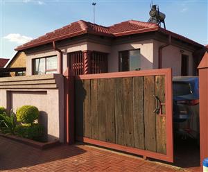 House For Sale in Soshanguve UU