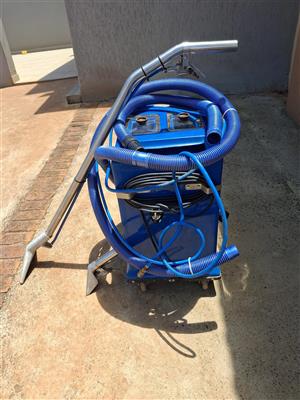 Industrial carpet and upholstery cleaning machine