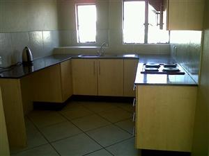 Randburg 2 bedroom to rent for R5000, lounge, kitchen, balacony, secure parking. 