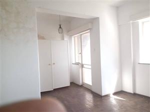 🏡 Spacious 1 Bedroom Apartment to Let in Rosettenville, Johannesburg  