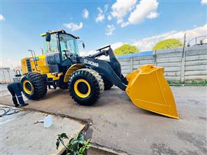 2 x 2023 XCMG Front End Loader 5.3m3 Bucket 500 & 700hrs Respectively.
