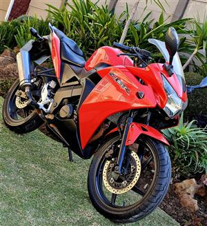 2015 HONDA CBR 125R