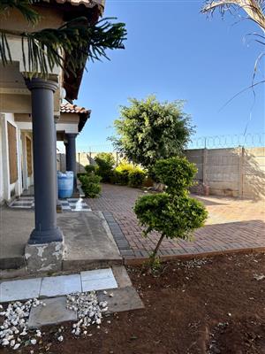 House For Sale in Flora Park
