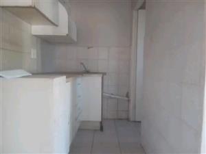 Spacious Bachelor Flat to Let – Oxford Road, Kensington, Johannesburg  