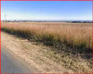 Perfectly situated eight and a half hectare vacant land on the R42.