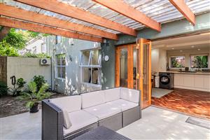 Spacious 2-Bedroom Garden Apartment with a Garage